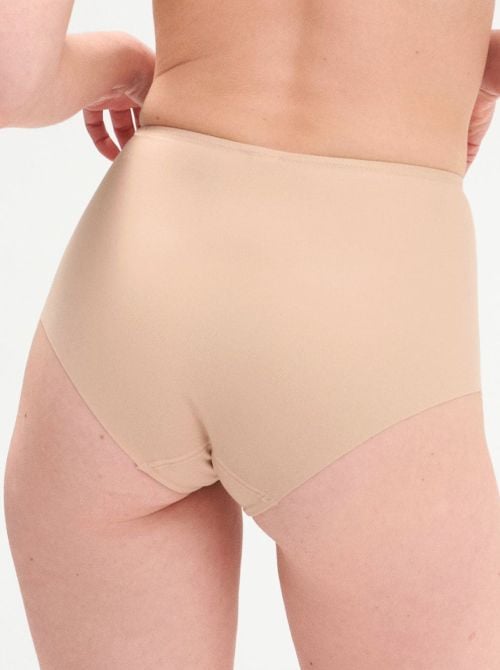 Subtile slip modellante, nudo