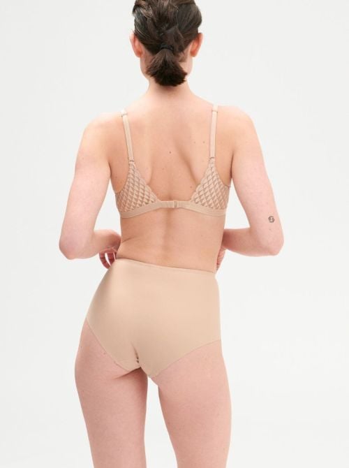 Subtile slip modellante, nudo