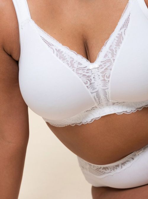 Modern Lace+Cotton N  non-wired bra, white TRIUMPH