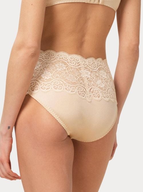 Amourette 300 Maxi, nudo