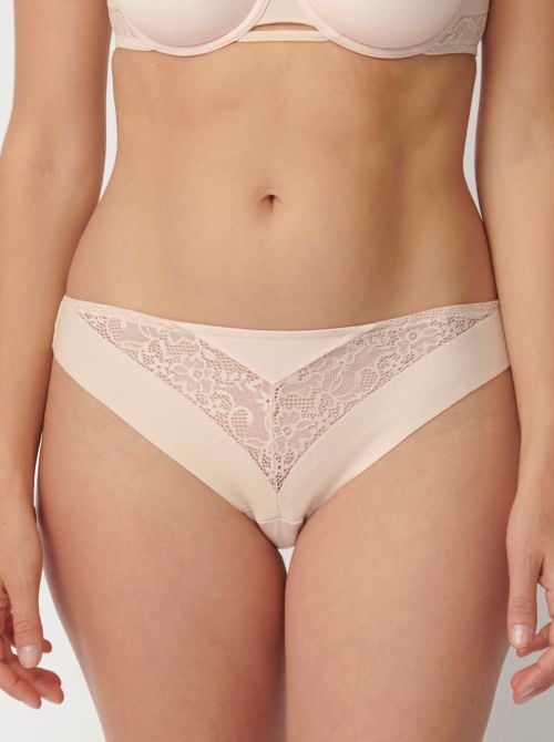 Vivid Spotlight Brazilian slip in pizzo TRIUMPH