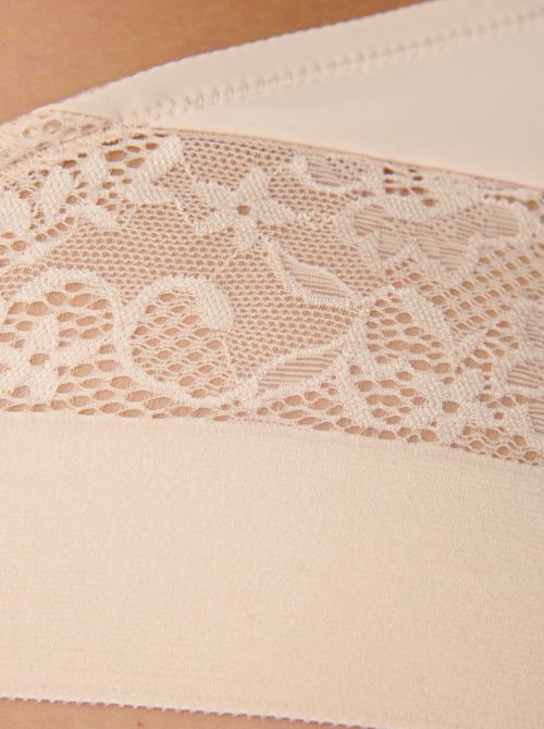 Vivid Spotlight Brazilian slip in pizzo
