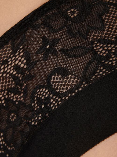 Vivid Spotlight Maxi lace briefs, black
