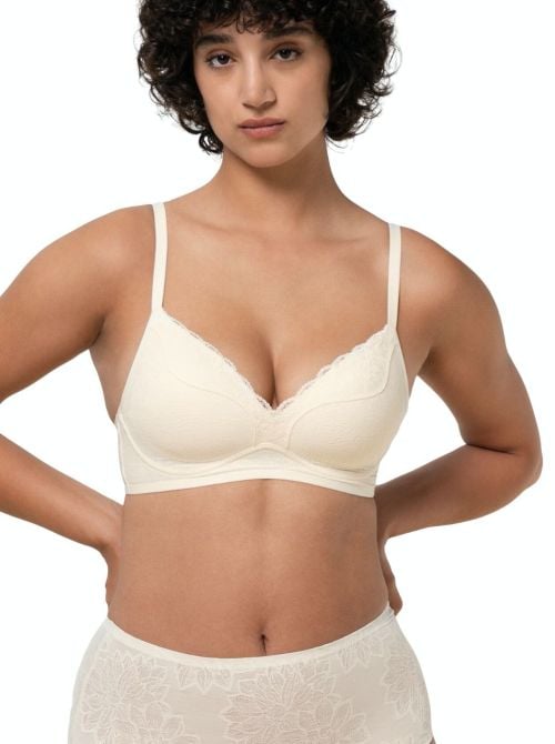 Fit Smart P01 non-wired bra with 4D padding