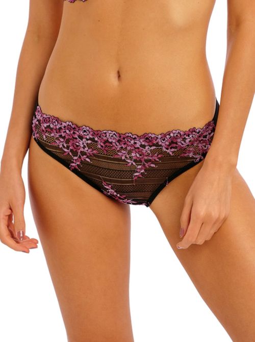 Embrace Lace slip, black and berry WACOAL