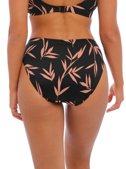 Luna Bay briefs