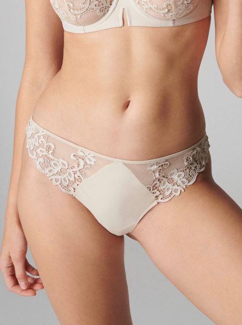 Saga Tanga, beige