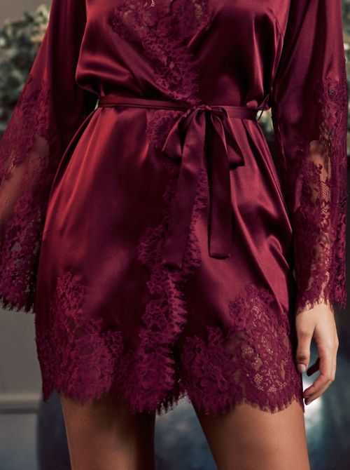 Ruby dressing gown in silk and lace