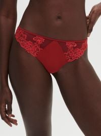 Saga Tanga, rosso