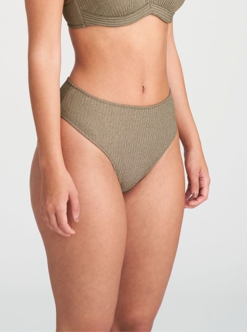 Tinjis slip a vita alta mare, golden olive
