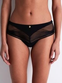 Sumptuous waves shorty, smoky attraction