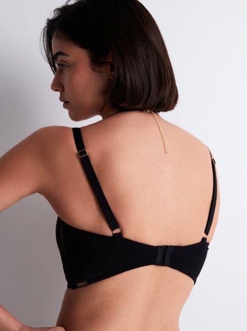 Sumptuous waves bustier, smoky attraction