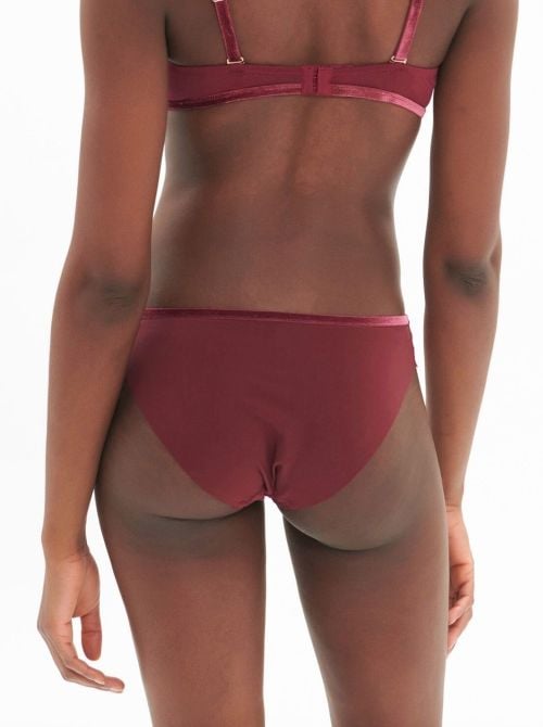 Scenario slip in pizzo, rosso borgogna