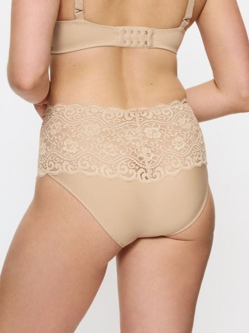 Amourette Maxi, nudo