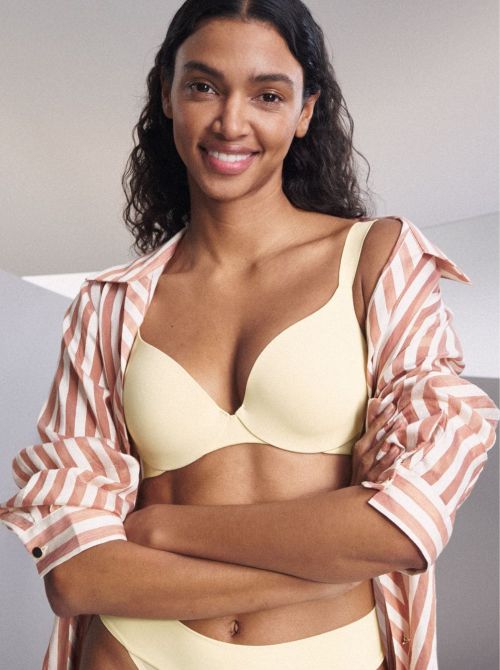 Body Make-Up Illusion Wp, Honey yellow TRIUMPH