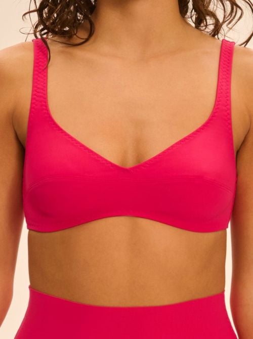 Pretty top per  bikini, lipstick