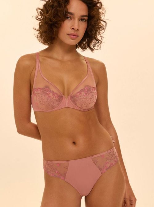 Delice Tanga, rosa fum&egrave;