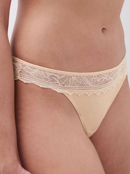 Floral Touch Tanga Donna in Pizzo Floreale con Finiture Invisibili, beige