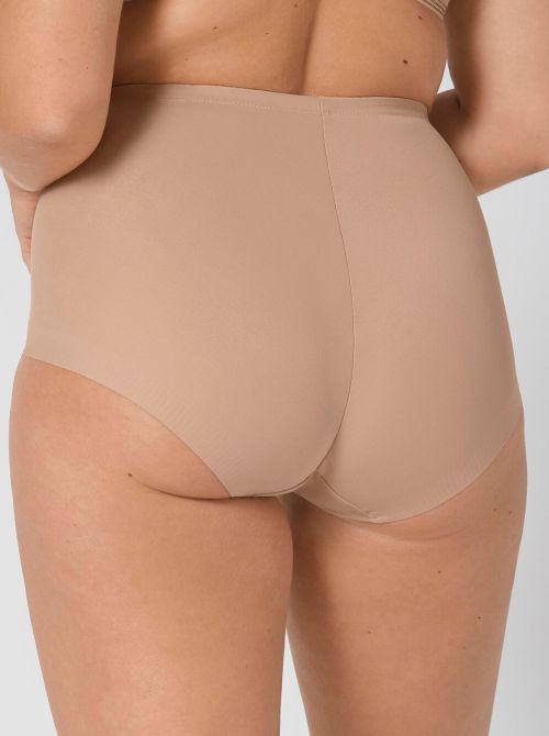 Becca High Panty, nudo