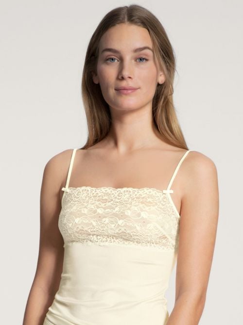 11531 Sweet Secrets top con pizzo, alabaster creme