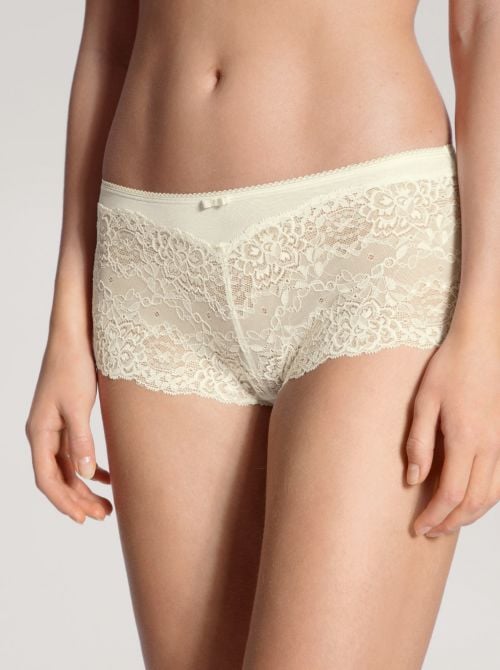 24331 Sweet Secrets slip panty in pizzo, alabaster creme