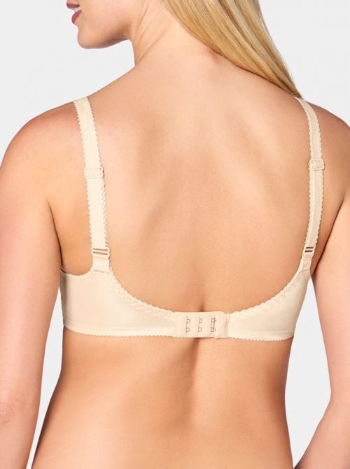 Romy W reggiseno con ferretto, nudo
