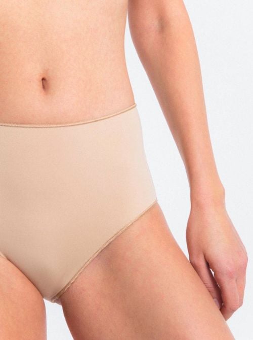 Les Invisibles Culotte, nudo