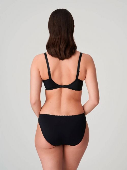 Divine Slip, nero