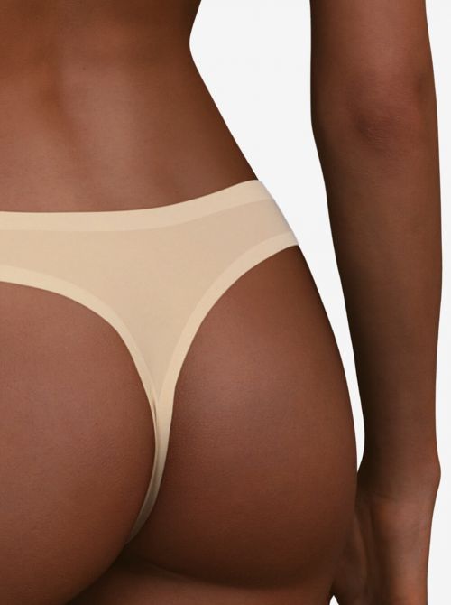 Softstrech one size thong, nude